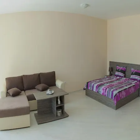Lejlighedshotel Mirena Rose Garden Family Studio