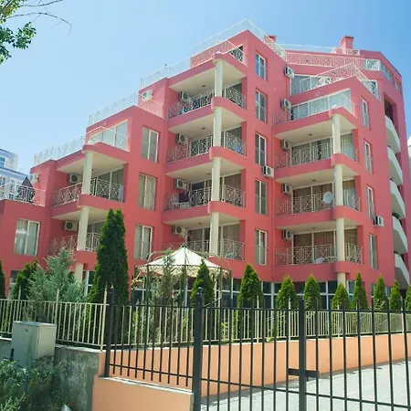 Mirena Rose Garden Family Studio 4*