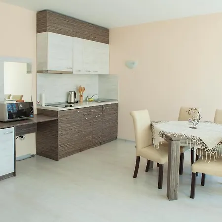 מלון דירות Mirena Rose Garden Family Studio