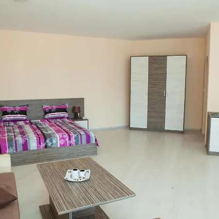Mirena Rose Garden Family Studio 4*