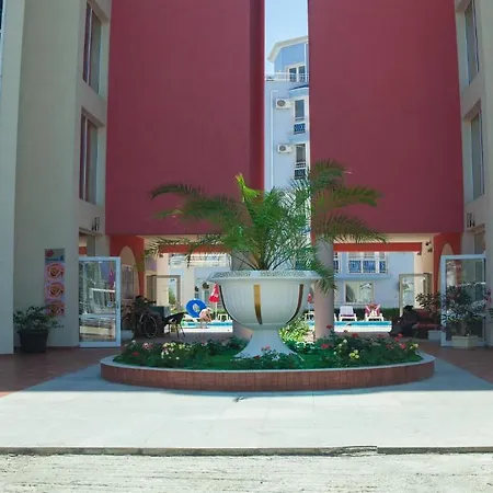 Mirena Rose Garden Family Studio ساني بيتش